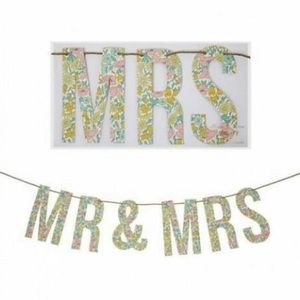 NWT Meri Meri ‘Mr & Mrs’ floral garland
